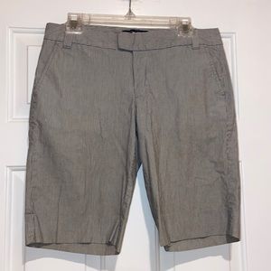 Gap size 6 medium length lightweight shorts.